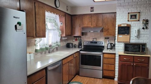 9 Caudie Dr, Poughkeepsie NY 12603-4330 exterior