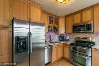 1121 Forest Dr, Arlington, VA 22204-3320