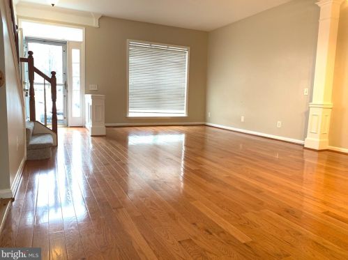 6327 Summer Moon Ln, Alexandria VA  22312-3921 exterior