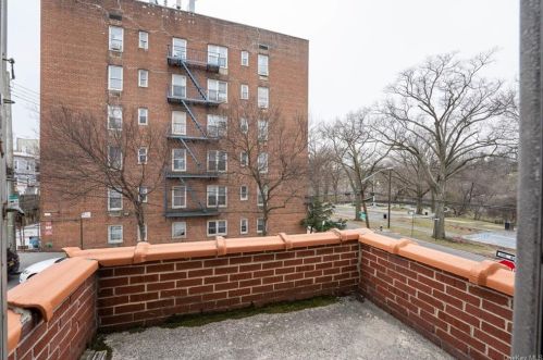 601 226 St, Bronx NY 10466-3932 exterior