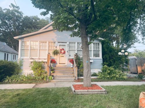 1662 Park St, Meskegon, MI 49441-2421