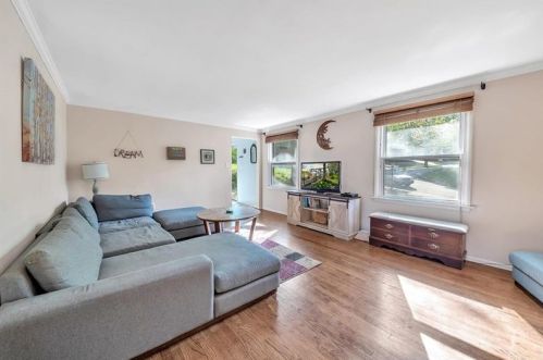 589 Clemson Dr, Pittsburgh PA 15243-1736 exterior