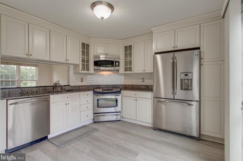 6526 Morning Glen Ct, Alexandria, VA 22315-5026