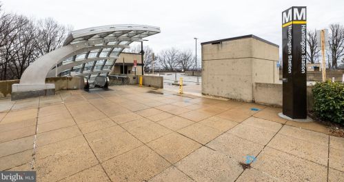 6512 Boulevard Vw, Alexandria VA  22307-6562 exterior