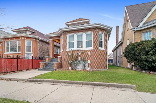 5704 Rockwell St, Chicago, IL 60659-4916