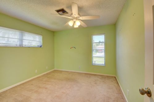 577 24 Ave, Boynton Beach FL 33426-8789 exterior