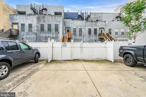 1623 Fairmount Ave, Philadelphia PA 19130-2836 exterior