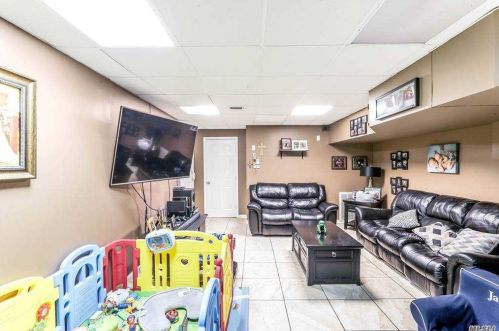 50 Annandale Rd, Commack NY 11725-1746 exterior