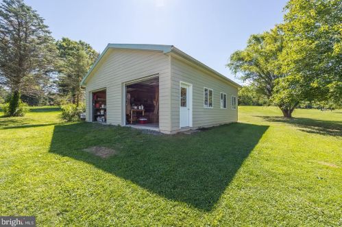 2416 Evergreen Ln, Pottstown PA 19465-8884 exterior