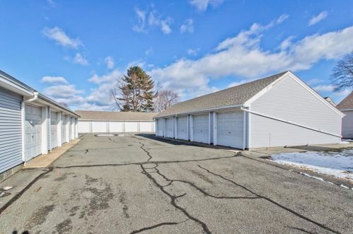 32 Collins St, Chicopee MA 01022-1088 exterior