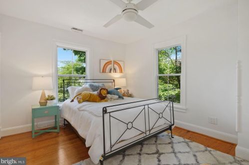 1847 47 Pl, Washington DC 20007-1910 exterior