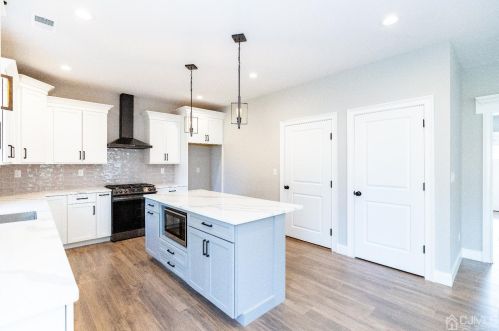 68 Prospect Ave, Edison NJ  08817-3744 exterior