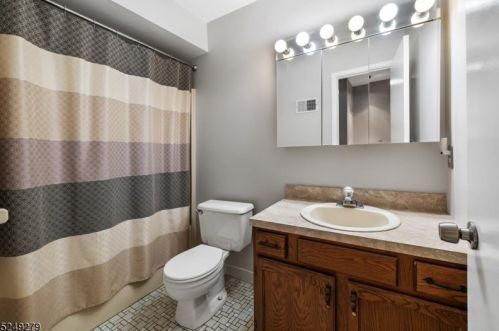 26 Concord Rd, West Milford Lakes NJ 07480-1281 exterior