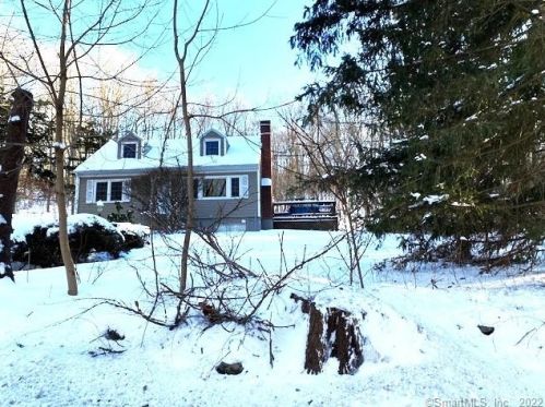 140 Bennetts Farm Rd, Ridgefield CT 06877-1512 exterior