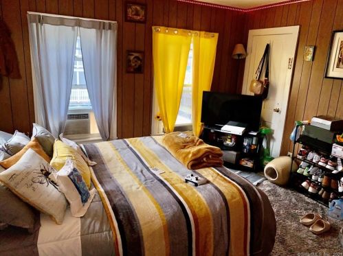 59 Mechanic St, Killingly CT 06239-2829 exterior