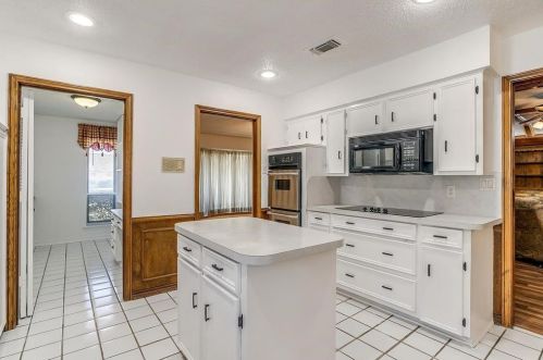 3500 Bellah Ct, Irving TX 75062-3624 exterior