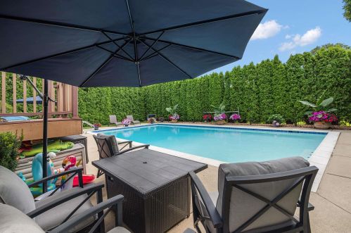 21192 Strawberry Hills Dr, Macomb Township MI 48044-2277 exterior