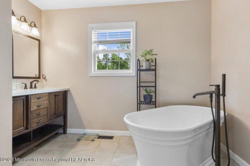 204 Bennetts Mills Rd, Jackson Twp NJ 08527-4260 exterior