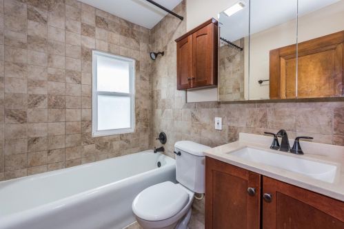 928 Jackson St, Waukegan IL 60085-7354 exterior