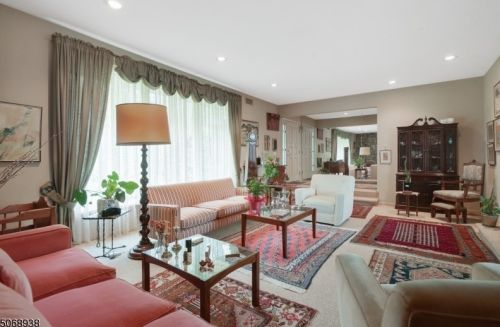 1049 Ledgewood Rd, Mountainside, NJ 07092-2114