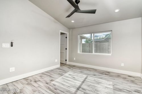 892 Glenn St, Tucson AZ  85705-4120 exterior