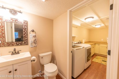 6249 Reynolds Rd, Haslett MI 48840-8906 exterior