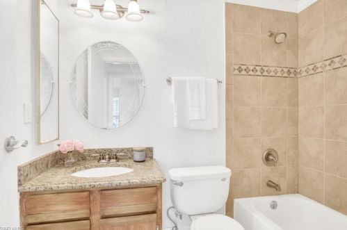 5040 31 Ave, Naples FL 34116-8104 exterior