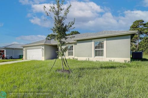 3950 Laidlow St, Fort Pierce FL  34953-7704 exterior