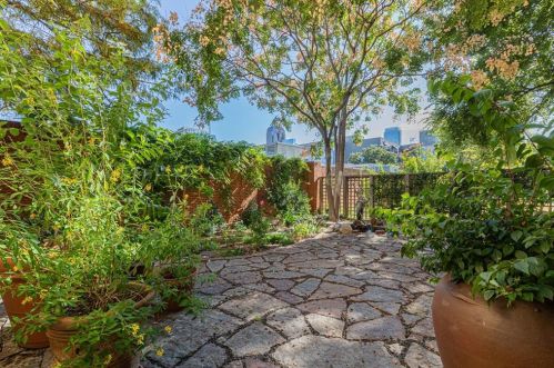 2203 Allen St, Dallas TX 75204-2609 exterior