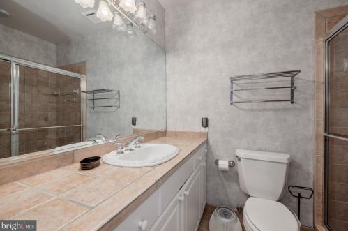 1941 Valleywood Rd, Mc Lean VA  22101-4931 exterior