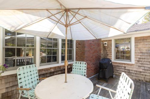 15 Mary Rd, Eastham MA 02642-2927 exterior