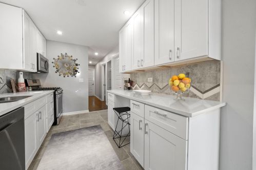 620 95th St, Chicago IL 60617-5005 exterior