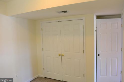 4 Leymar Rd, Glen Burnie MD 21060-7107 exterior