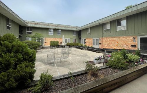 4080 Rivers Edge Cir, Milwaukee WI  53209-1130 exterior