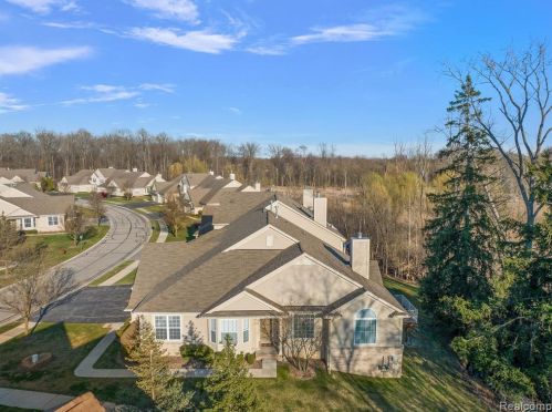 1342 Alameda Blvd, Troy MI 48085-6739 exterior