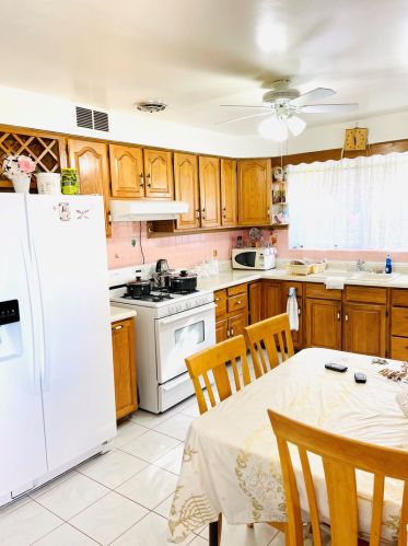 5528 Kimball Ave, Chicago, IL 60625-4621