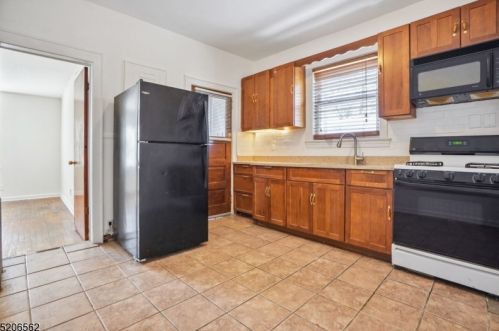 452 Myrtle Ave, Irvington NJ  07111-2767 exterior