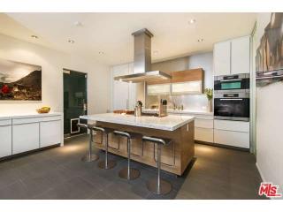 1764 Viewmont Dr, Los Angeles CA  90069-1321 exterior