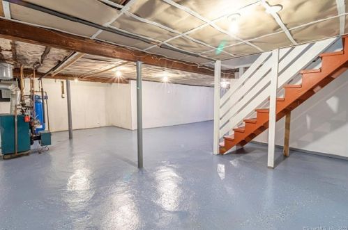 36 Park Avenue Ext, Uncasville CT 06382-1817 exterior