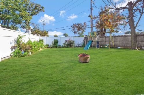 54 Kilburn Ave, Huntington Station NY 11746-1526 exterior