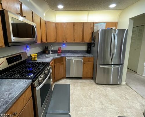 27 Kite Ct, Trenton NJ  08648-2638 exterior