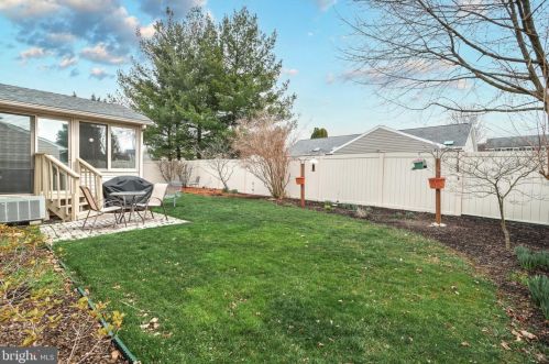 409 Chapelwood Dr, Hanover PA  17331-5232 exterior