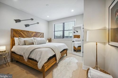 1733 Independence Ave, Washington DC  20003-1637 exterior