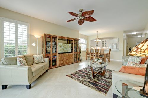 702 Southstar Dr, Fort Pierce FL 34949-9120 exterior