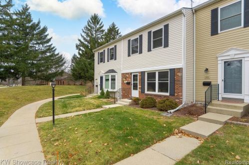 1264 Marseille Ct, Rochester, MI 48307-3035