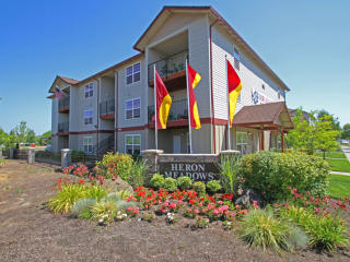 721 Throne Dr, Eugene OR  97402-1674 exterior