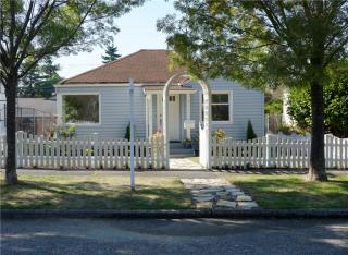 9411 21st Ave, Seattle, WA 98106-2613