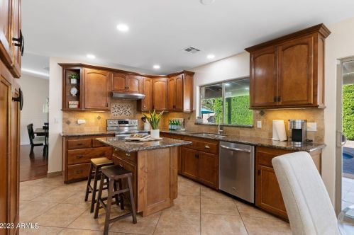 11641 23rd St, Phoenix AZ 85028-1705 exterior