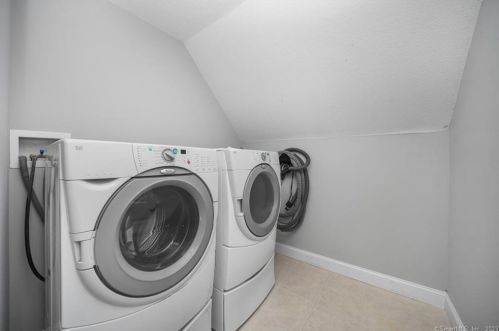 10 Azalea Ln, Ellington CT  06029-3063 exterior