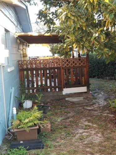 6902 Howard Ave, Tampa FL 33604-4622 exterior